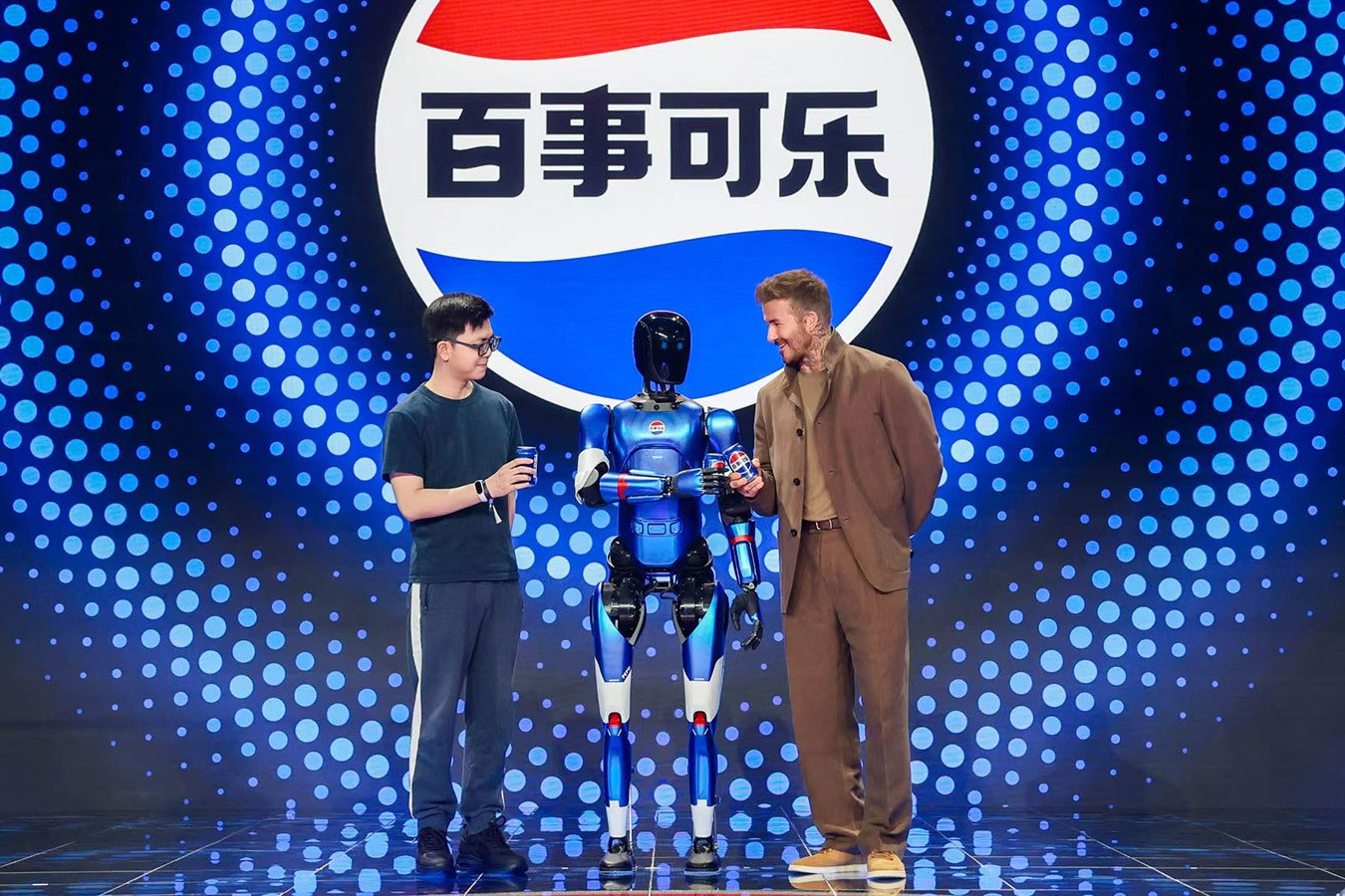 z6mg·人生就是博机器人携手百事中国共创“百事蓝宝” 共燃渴望新章